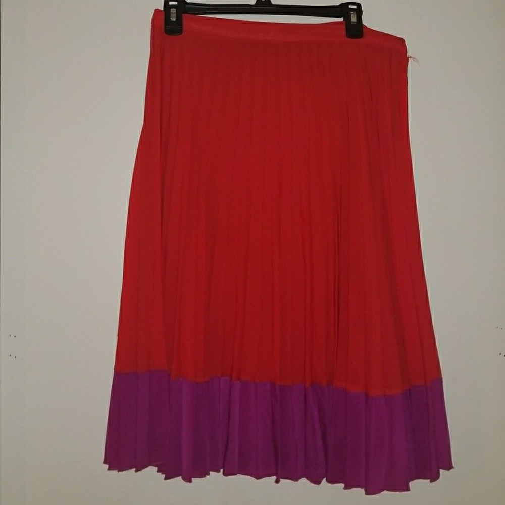Pleated skirt